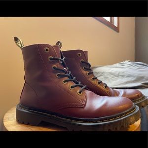 WOMAN DR MARTENS